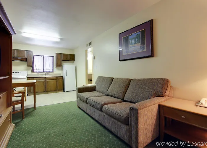 6-mesa, Az Hotel 2*