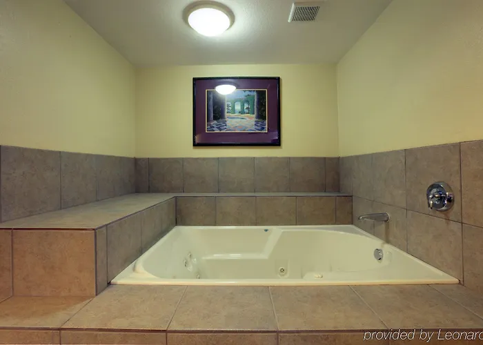 6-mesa, Az Hotel
