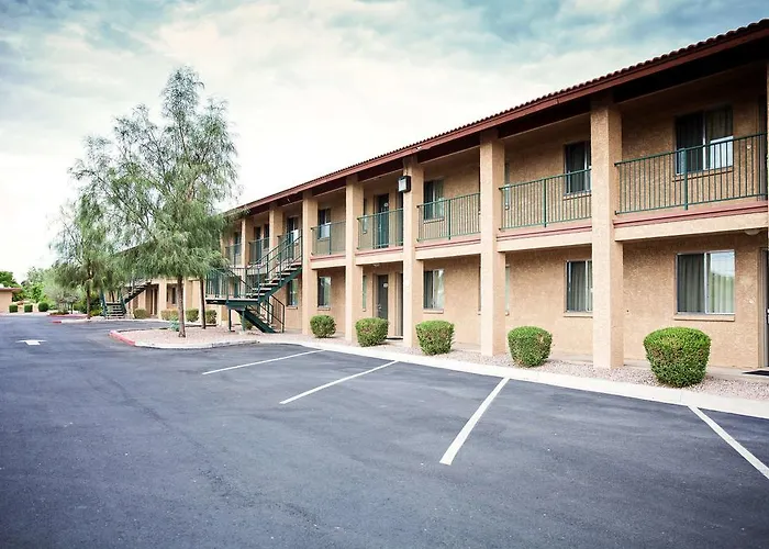 6-mesa, Az Hotel