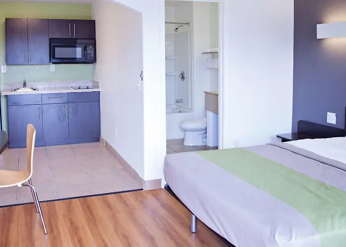6-mesa, Az Hotel 2*