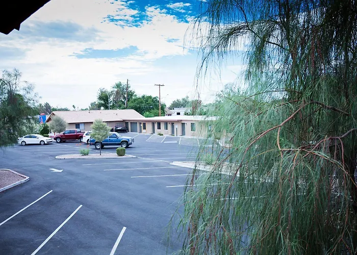 6-mesa, Az Hotel