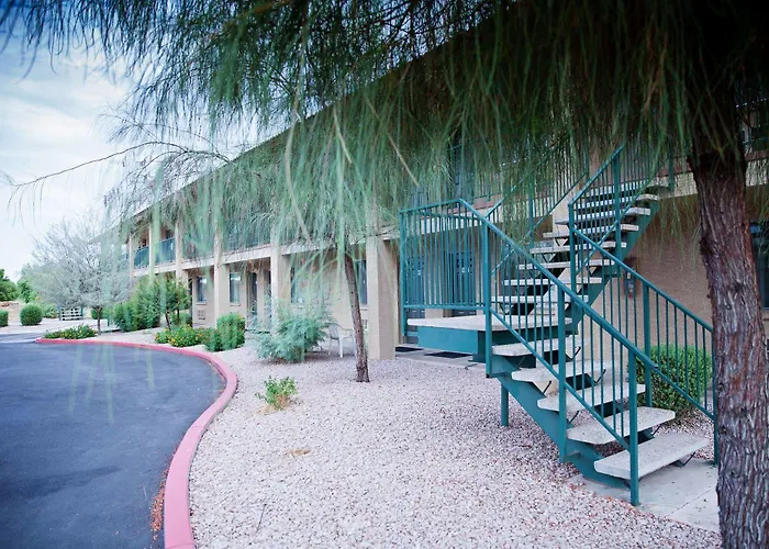 6-mesa, Az Hotel